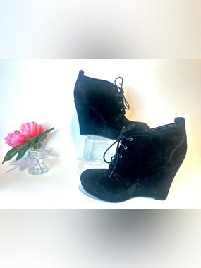 Jessica Simpson Dark Academia Grunge Black Suede Lace-Up Wedge Booties